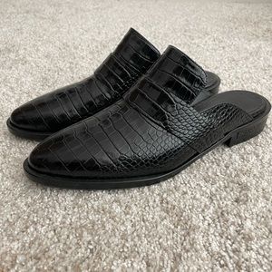 Freda Salvador Keen Mule in Black Embossed Croc size 7 never worn